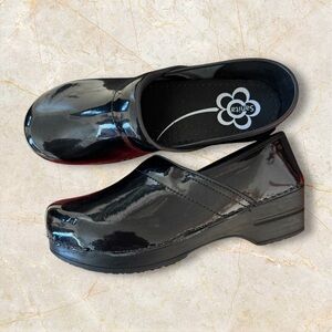 Sanita Women's Glossy Black Mules